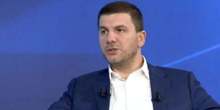 Krasniqi: Qeveria t’i ndaj një million euro për Ukrainën, në rast nevoje t’i strehojë 500 qytetarë ukrainas