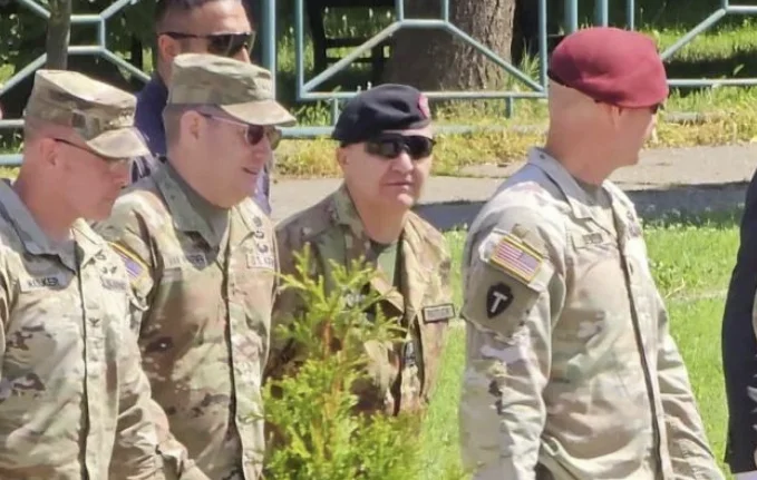 Le commandant de la KFOR visite Leposaviqi