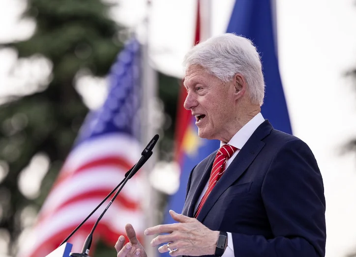 Clinton: Trabajar con albaneses ha sido un honor