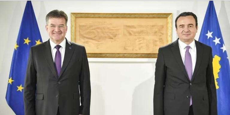 Kurt annonce qu'il a rencontré Lajcak aujourd'hui