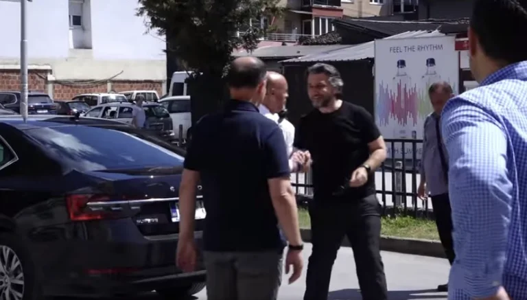 Rama commenta l'auto che ha acquistato oltre 36 mila euro: È fantastico. Molto bene, fenomenale.