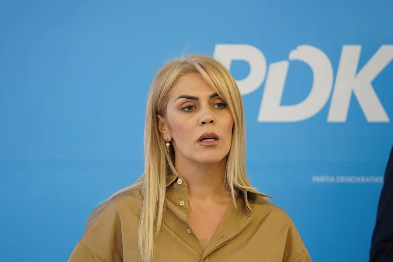 Deliu-Kodra mit Kritik der Kurti-Regierung: Morgen aus isoliertem Kosovo