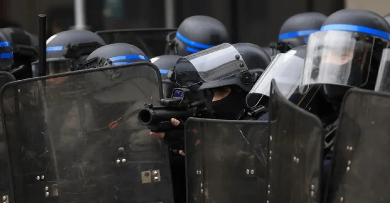 Svizzera, sette persone arrestate, protestato 17enne ucciso in Francia