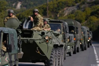 La KFOR viene con un importante anuncio de ejercicio militar en Kosovo occidental