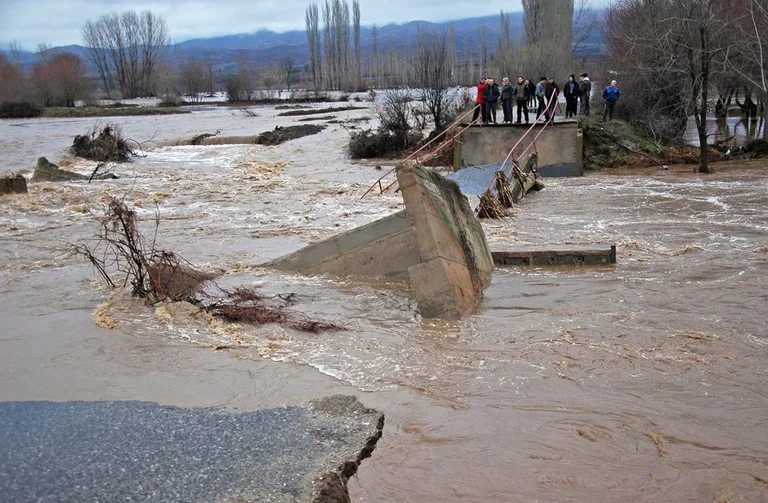 Situata e përmbytjeve, Alibeaj kërkon shpalljen e gjendjes së fatkeqësisë natyrore në 3 qarqe