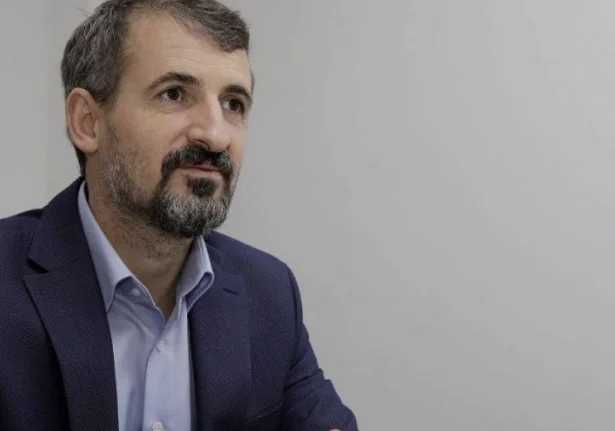 Miftaraj krahason situatën mes Shqipërisë e Kosovës: Ata presin 10 milionë turistë, ne 2 mijë ushtarë të KFOR-it