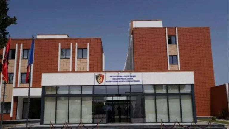 Vrasje në Shkodër, ekzekutohen babë e bir