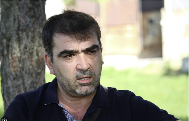 Mavraj për kauzat e Kurtit: Asgjë s’po shkon në fund, mërzitet me njërën, e lë, pastaj e merr tjetrën