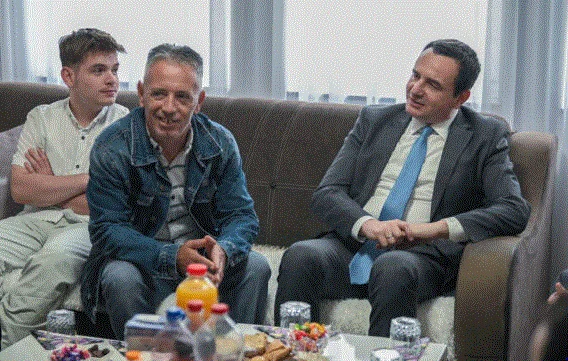 Kurt va per Bajram ai tre poliziotti che sono stati rapiti