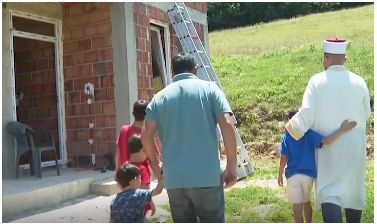 Për Kurban Bajram, myslimanët i dhurojnë familjes katolike një shtëpi të re në Gjakovë