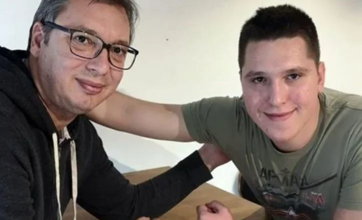 Vuçiqi për vizitën e djalit të tij në Graçanicë: Dorëzimi s’është opsion, shumica e serbëve mendojnë kështu