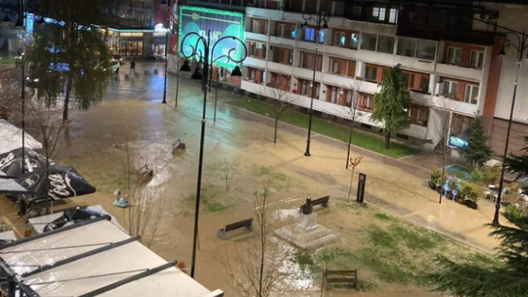 Vërshimet në Pejë, drejtoresha e Urbanizmit kërkon ndihmën e FSK’së për t’u dalë në ndihmë qytetarëve