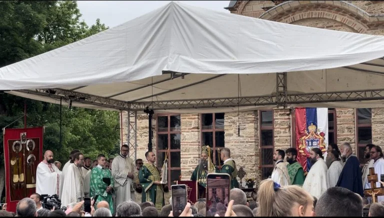 Patriarku Porfirije nga Manastiri i Graçanicës uron festën e Kurban Bajramit
