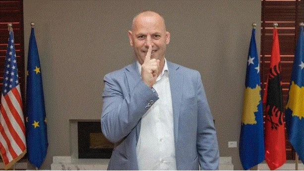 Ramiz Lladrovci-Haxhiut: Ma kadal Ministre, mos e kap historinë për bishti