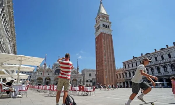 Turizmi i lëmoshës në Venecia, lypësit fitojnë deri në 1 mijë euro në pak ditë