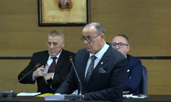 Shkarkohet kryesuesi i Kuvendit Komunal të Prishtinës, Fehmi Kupina i cili e braktisi LDK-në