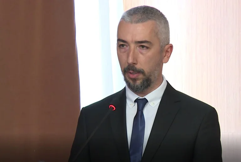 Atiq pas sulmit ndaj ndërtesës së komunës: Akte terroriste që tentojnë të ngjallin frikë, nuk do të ia dalin