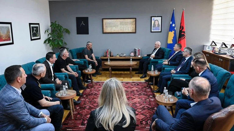 Sveçla takon tre policët: Ky rast i paprecedentë i Serbisë të mos kalojë pa përgjegjësi