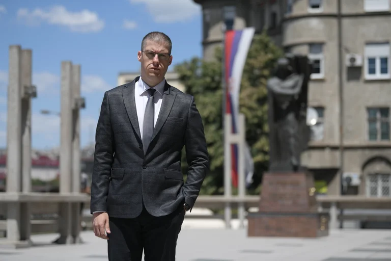 Shokon avokati serb: Në veri të Kosovës ndodhen 11 laboratorë të drogës