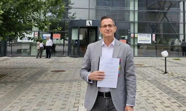 Profesori i UP-së ngre padi ndaj Ministrisë së Arsimit, shkak çmimi për shkencëtarin e vitit