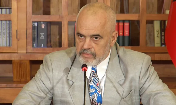 Reagon Rama pas lirimit të tre policëve nga Serbia, thotë se është lajm i vonuar