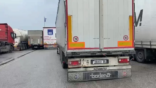 Mallra në vlerë rreth 70 milionë euro të bllokuara në kufirin Kosovë-Serbi