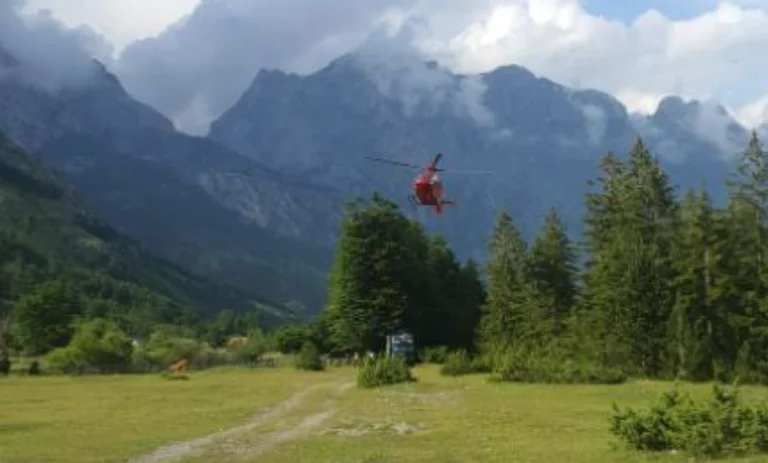 Dy turistë mbesin të bllokuar në malin e Jezercës