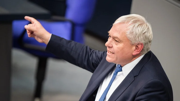 Deputeti gjerman: Kosova dhe Serbia duhet të kthehen në një proces normal të dialogut