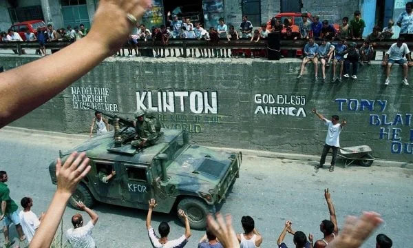 POLITICO rikujtim Kosovës: SHBA është jetike për sigurinë, vetëm pyetne Ukrainën