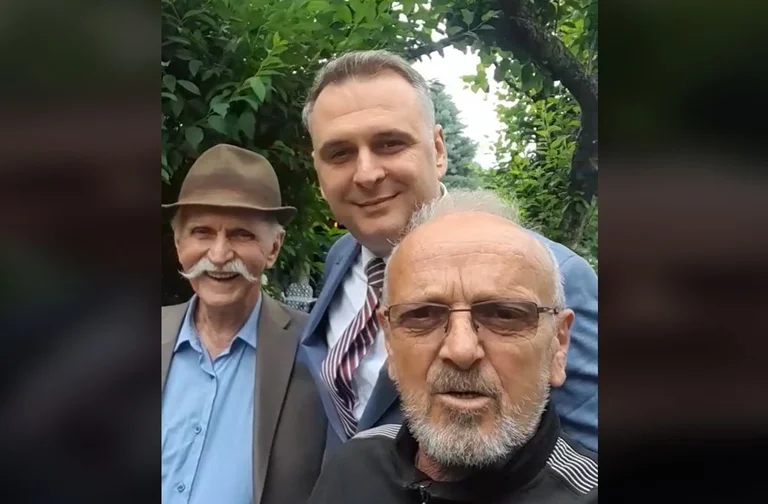 “Nuk na nin çka thonë amerikanët”, Bajqinovci ankohet në dy qytetarët: Thanë se duan foto, bënë video