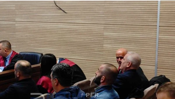 Sveçlës dhe të tjerëve të martën iu parashkruhen veprat penale