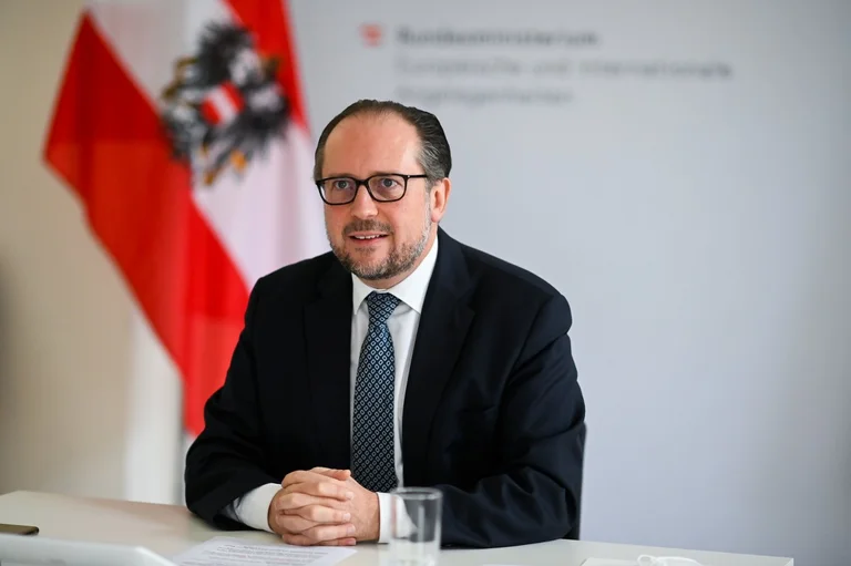 Schallenberg: Kosovo detiene las estacas policiales en edificios municipales del norte