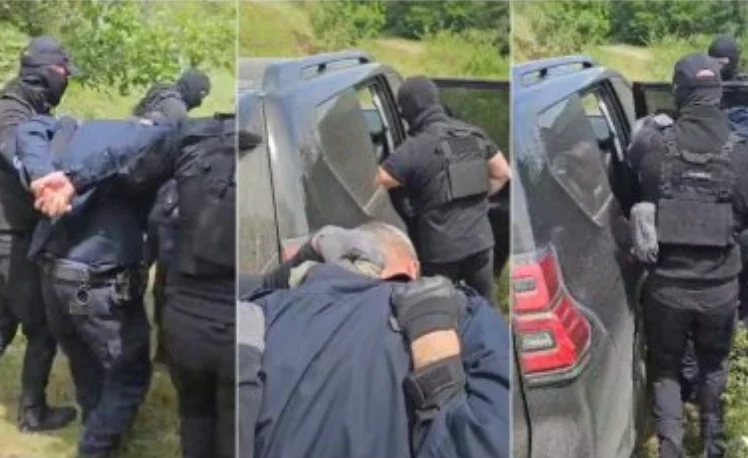 Trois policiers détenus en Serbie seront visités aujourd'hui par des membres de leur famille.