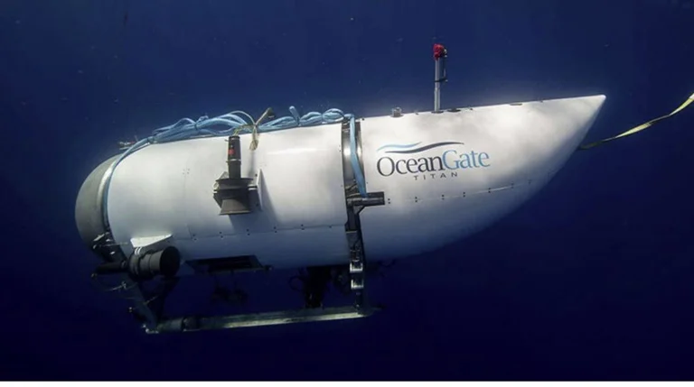 Cinq passagers sont morts. Sous-marin Titan aurait explosé en raison d'une pression intense