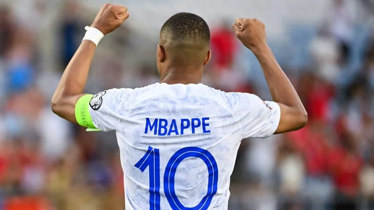 MBAPE T E REAL MADRID/ set presentation date
