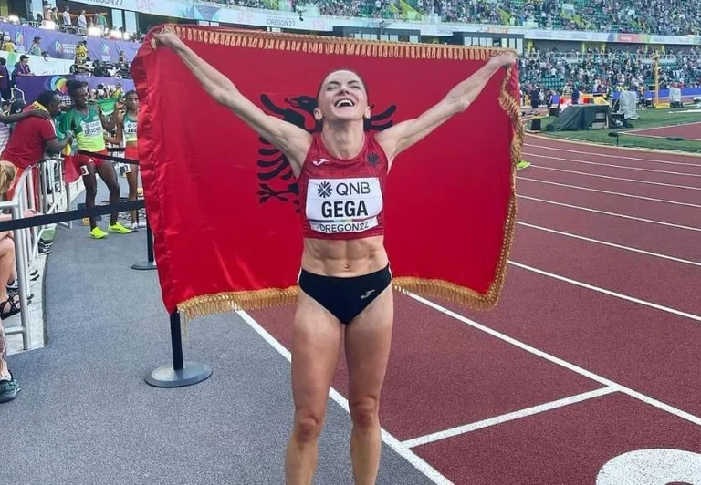 Louise Gega fait de l'histoire, championne d'Europe proclamée dans la course de 3 000m