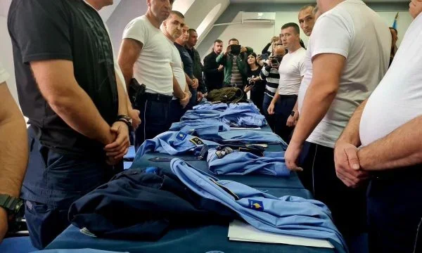 Un serbio arrestado por crímenes de guerra fue la policía de Kosovo hasta noviembre renuncia