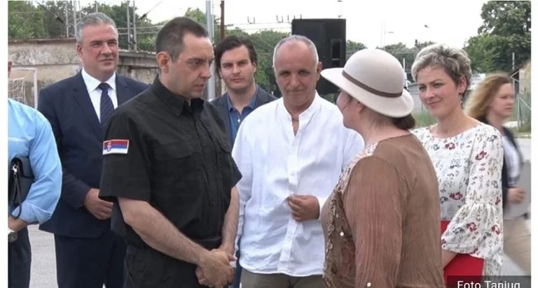 Eagle Arifi dessine une photo du conseiller de Kurti avec le vulin: Show Ramabaya
