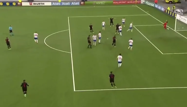 Insane ! SLANIIIIIIIIIII a marqué un but de plus de 25m pour l'Albanie