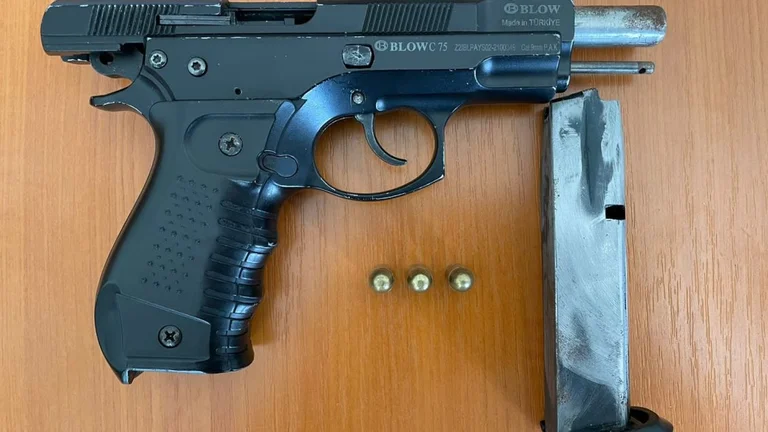 Une personne arrêtée à Gjakova, soupçonnée de violence familiale et d ' armes illégales