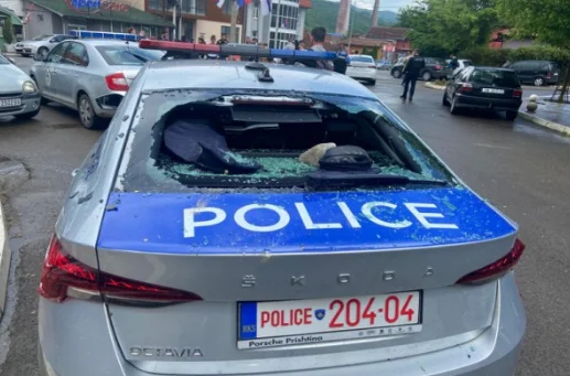 Lancement de cocktails Molotov à Leposaviq Police Car, enquête
