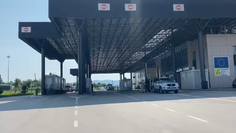 Bloquer les points frontière avec le Kosovo, la Serbie prenant “pour arrêter les marchandises serbes