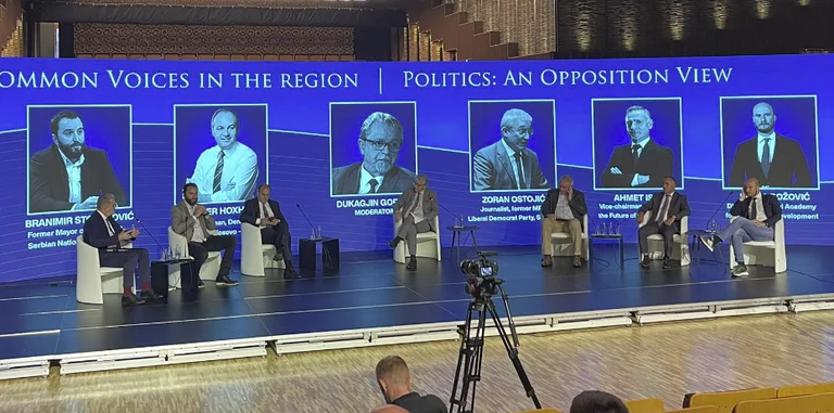 Serbian journalist: Kosovo and Serbia to enter the EU, but there remain societies scattered by populism
