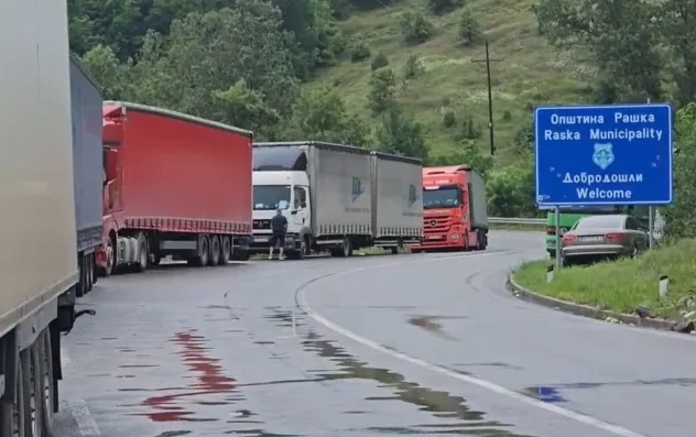 Le strade continuano ad essere bloccate verso tre punti di confine con la Serbia