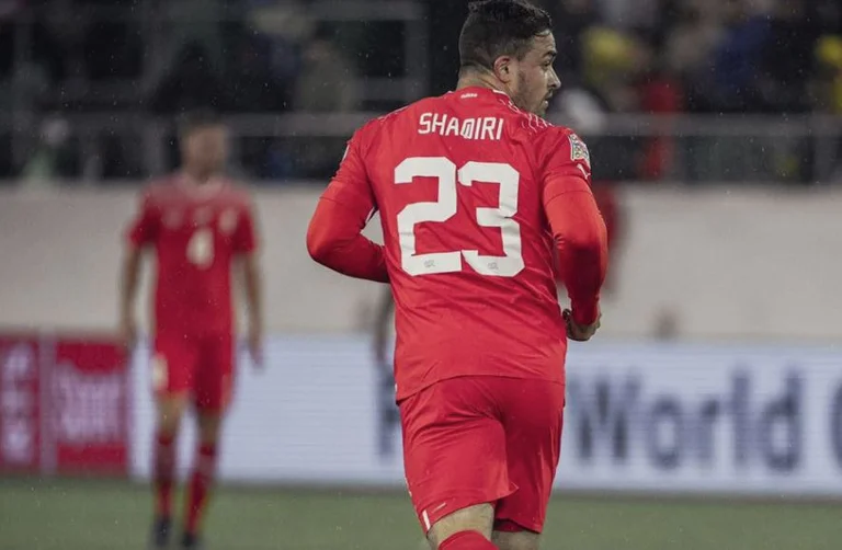 Formaciones oficiales: Suiza ) Rumania