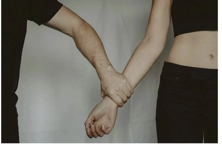 Sondaggio: Normale per gli uomini tedeschi schiaffi sulle donne?