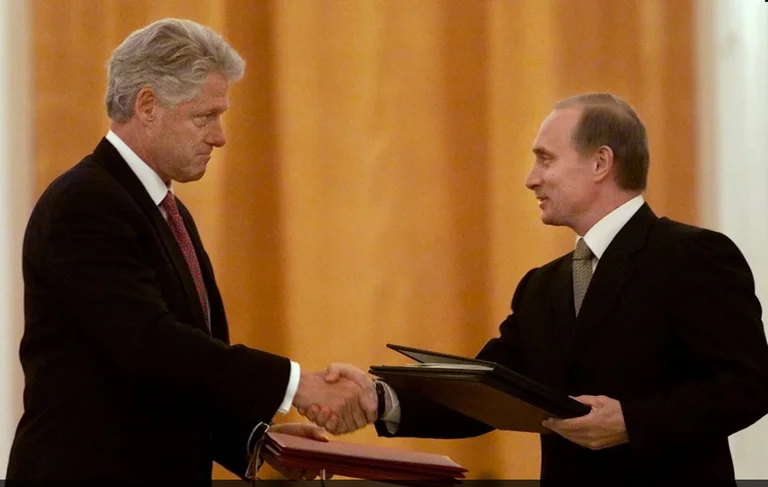 Documenti che mostrano i precedenti rapporti USA-Russia