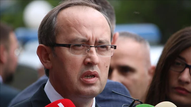 Hoti: Sondazhet dhe ushtria e Facebook-ut, nuk i përcaktojnë zgjedhjet