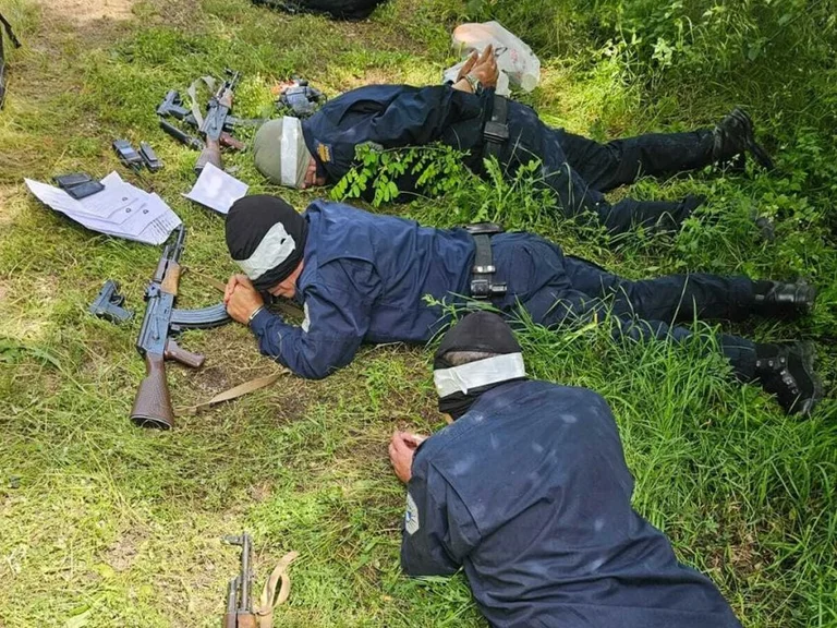 KFOR: Non è chiaro dove erano stati arrestati tre agenti di polizia del Kosovo