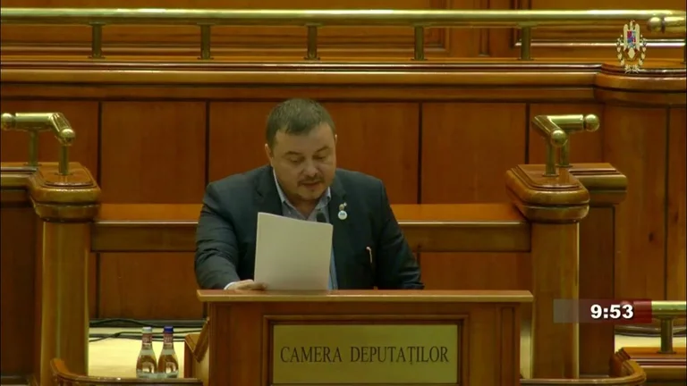 Rumänischer MP sucht Anerkennung des Kosovo mit Rede auf der Versammlung des Staates